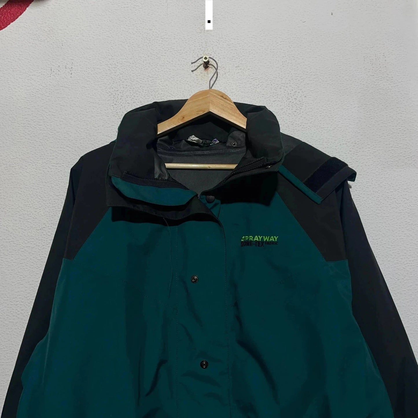 Vintage 90s Green Sprayway Gore-tex Jacket - Medium