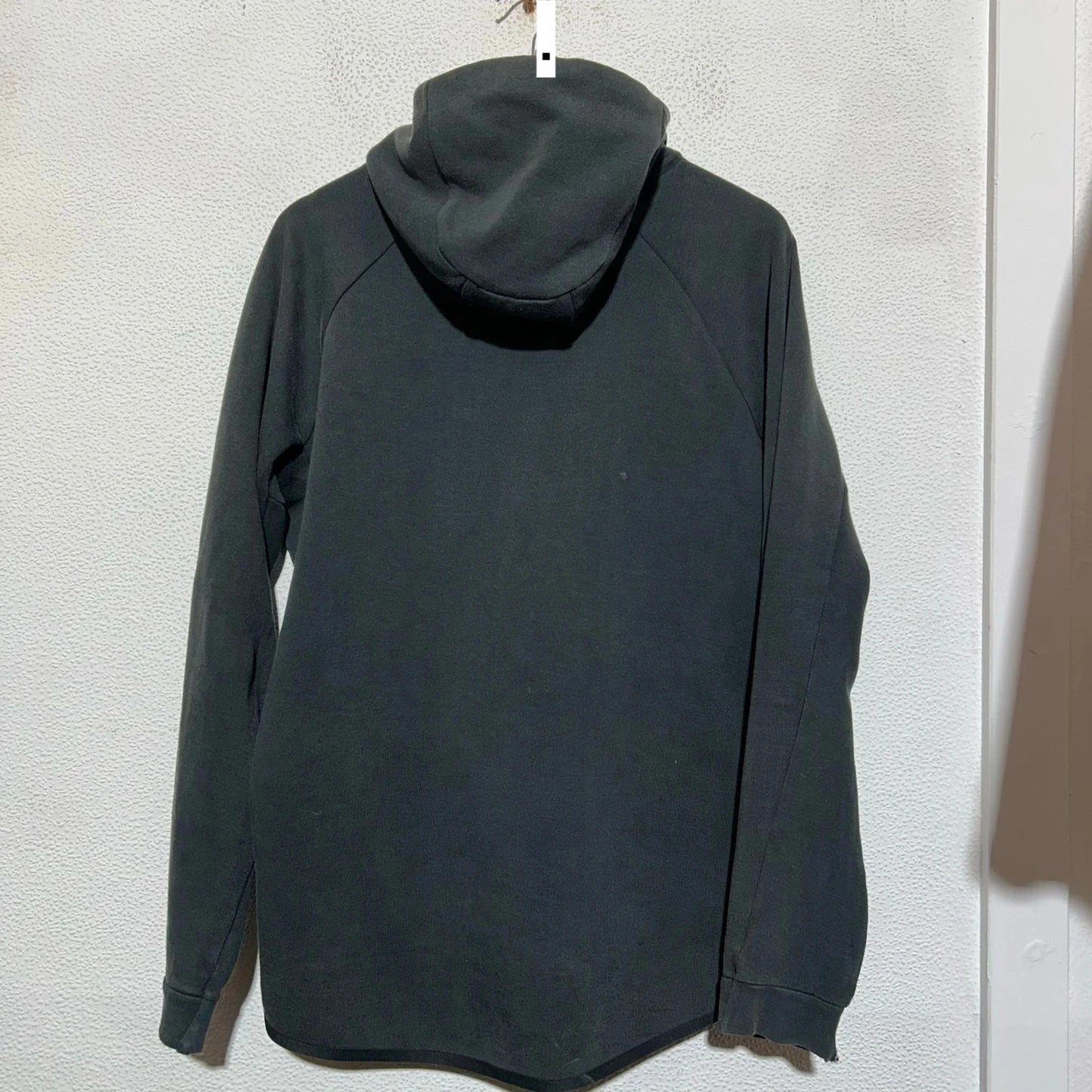 Black Nike Tech Fleece - Medium