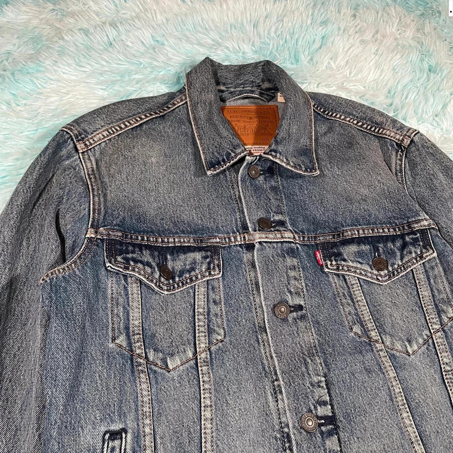 Blue Levi’s Denim Jacket Premium - Small