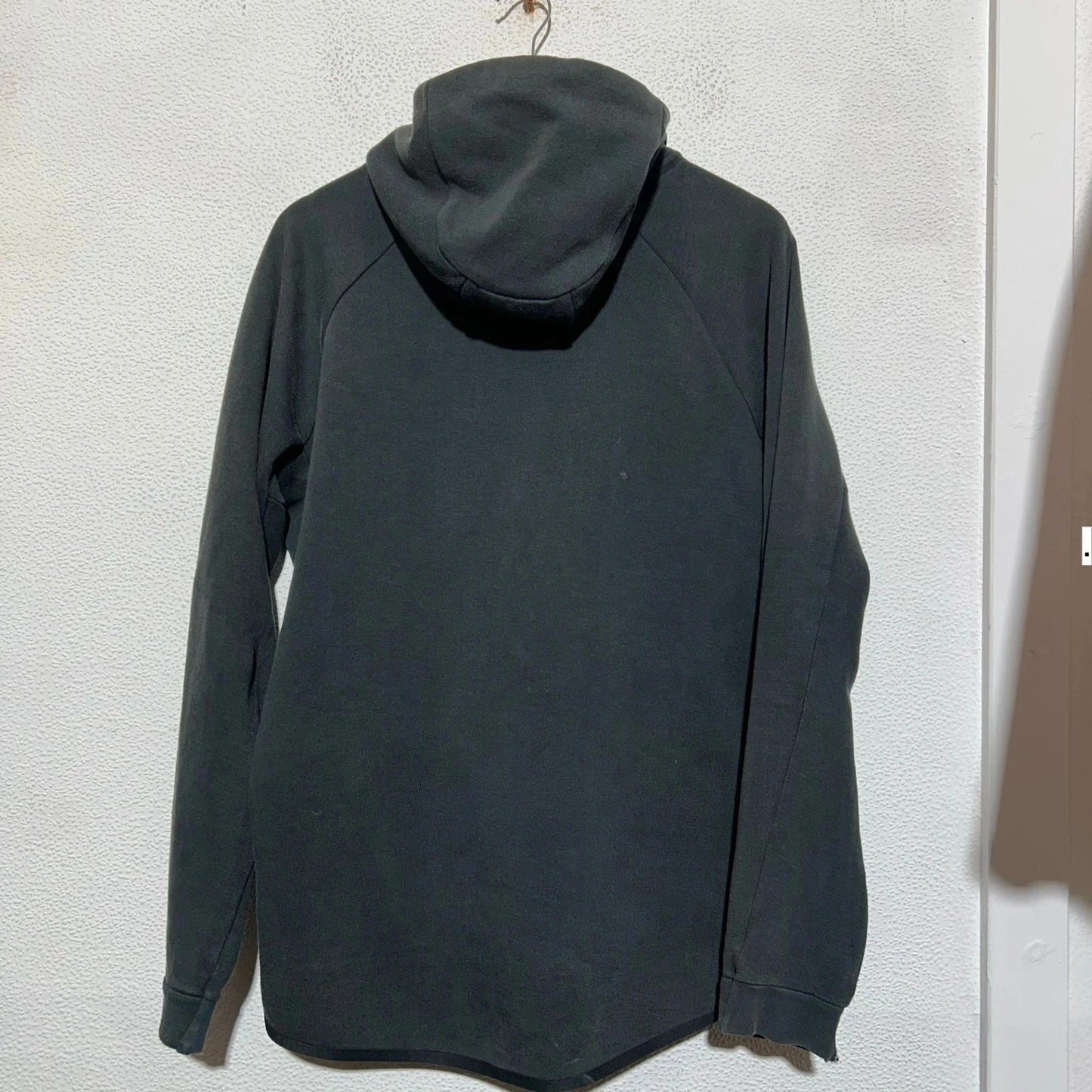 Black Nike Tech Fleece - Medium