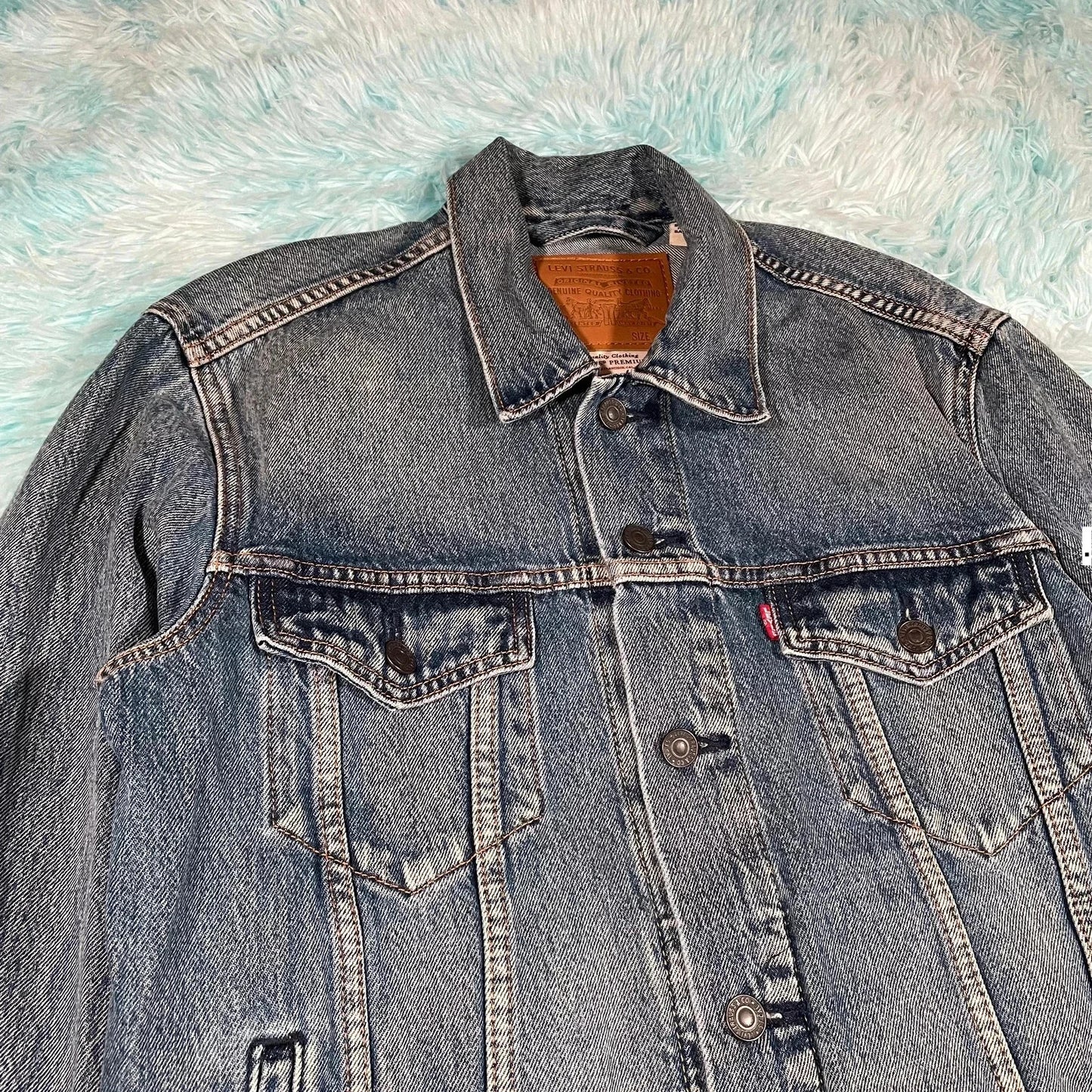 Blue Levi’s Denim Jacket Premium - Small