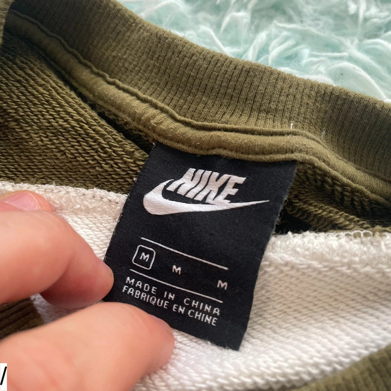 Retro White Nike Sweatshirt - Medium