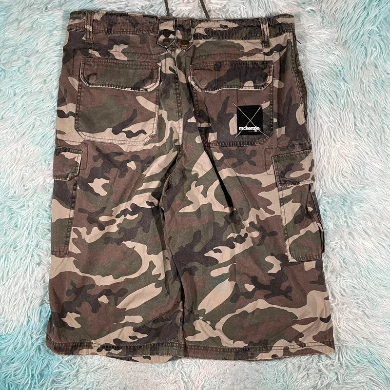Vintage Y2K Camo Cargo Shorts - XL