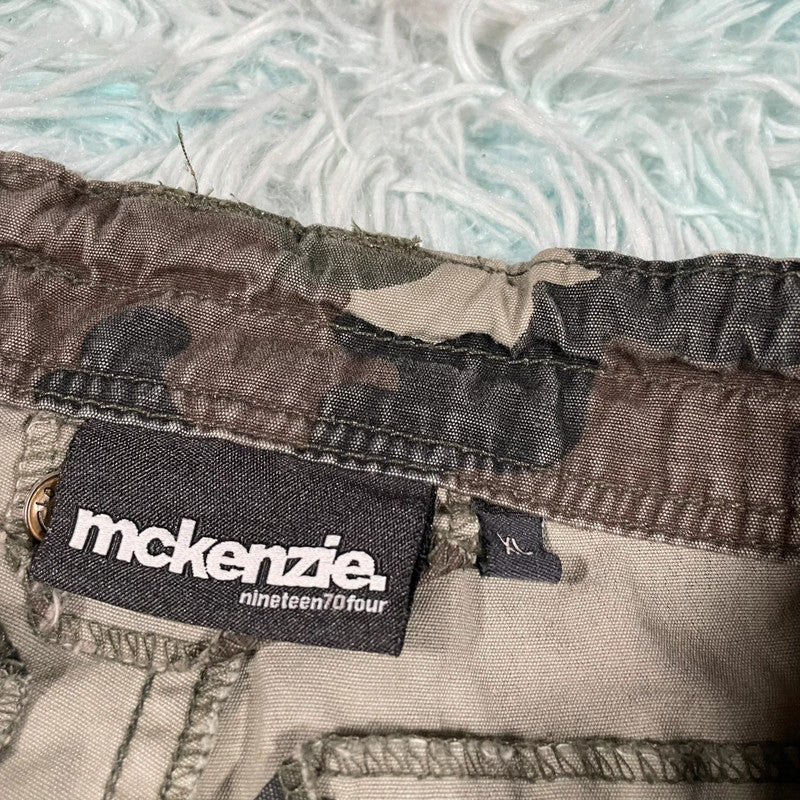 Vintage Y2K Camo Cargo Shorts - XL