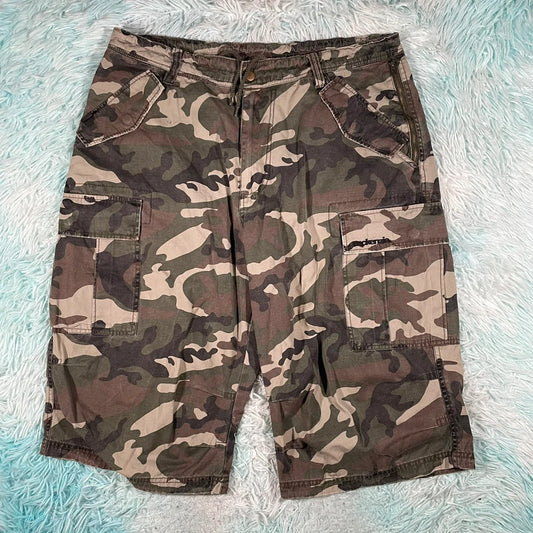 Vintage Y2K Camo Cargo Shorts - XL