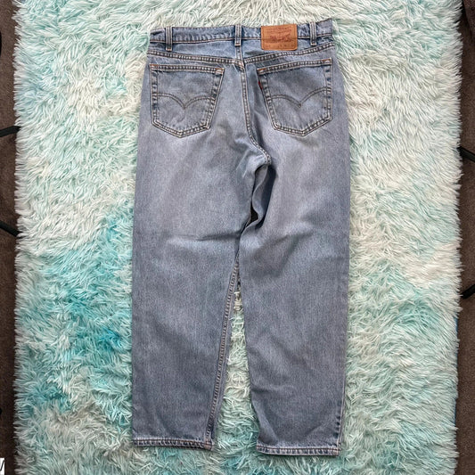 Vintage 90s Lightwash Levi’s Jeans 555 Relaxed Straight Leg - 34W 30L